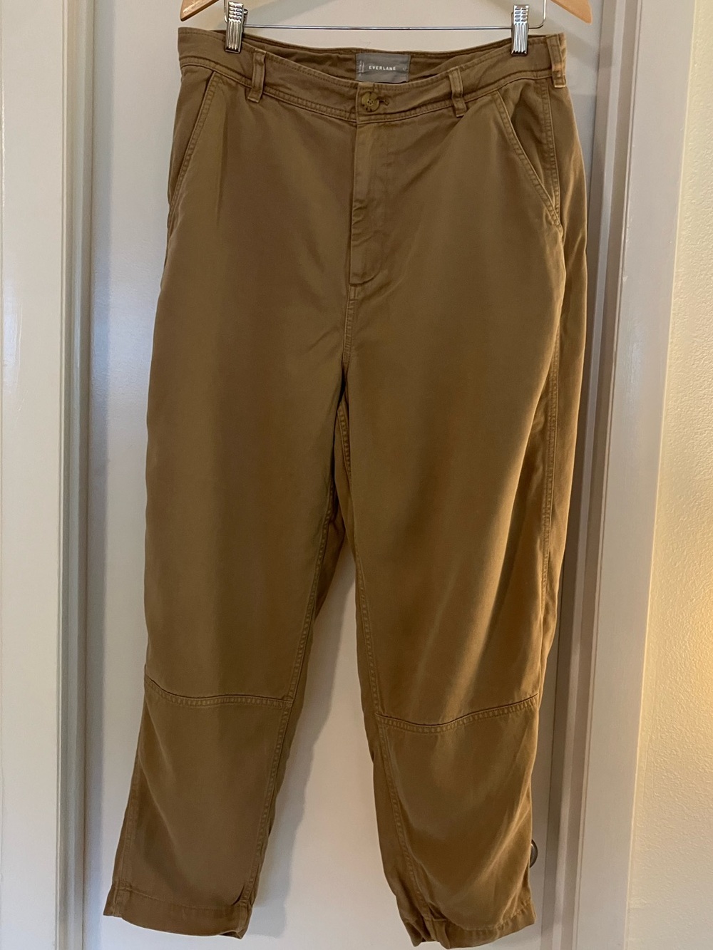 Everlane The Relaxed Chino Buttersoft, medium khaki, women’s size 12